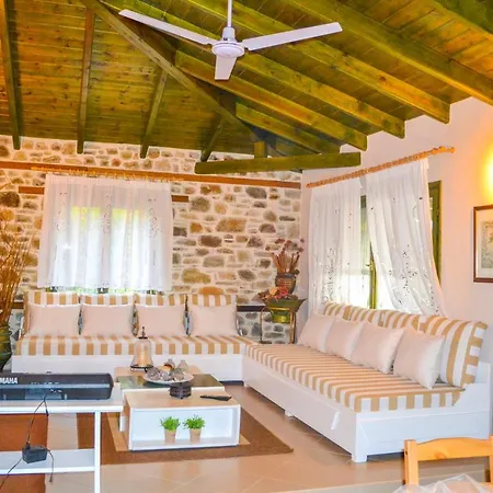 Сasa de vacaciones Nikos Stone House 80m From The With Wifi Gerakini