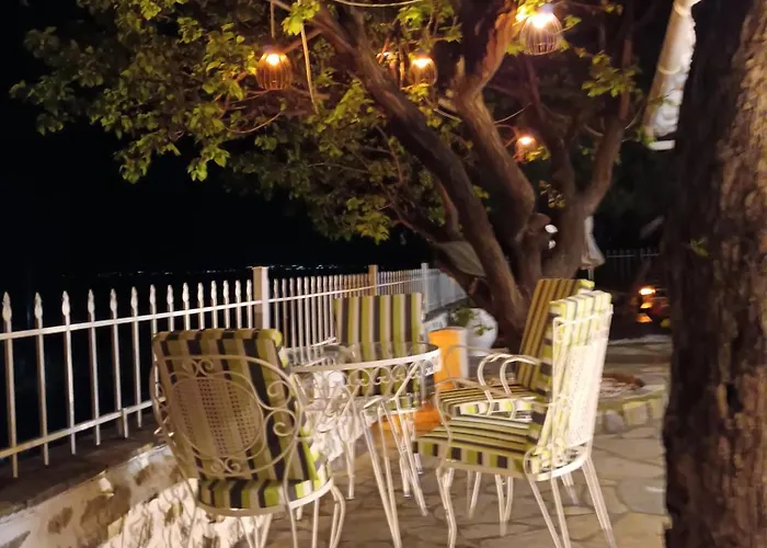 Ferienhaus Nikos Stone House 80m From The With Wifi